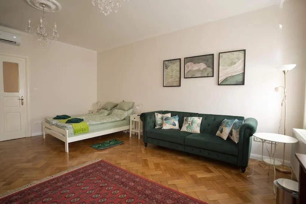 Green Kalvin Budapest Apartment