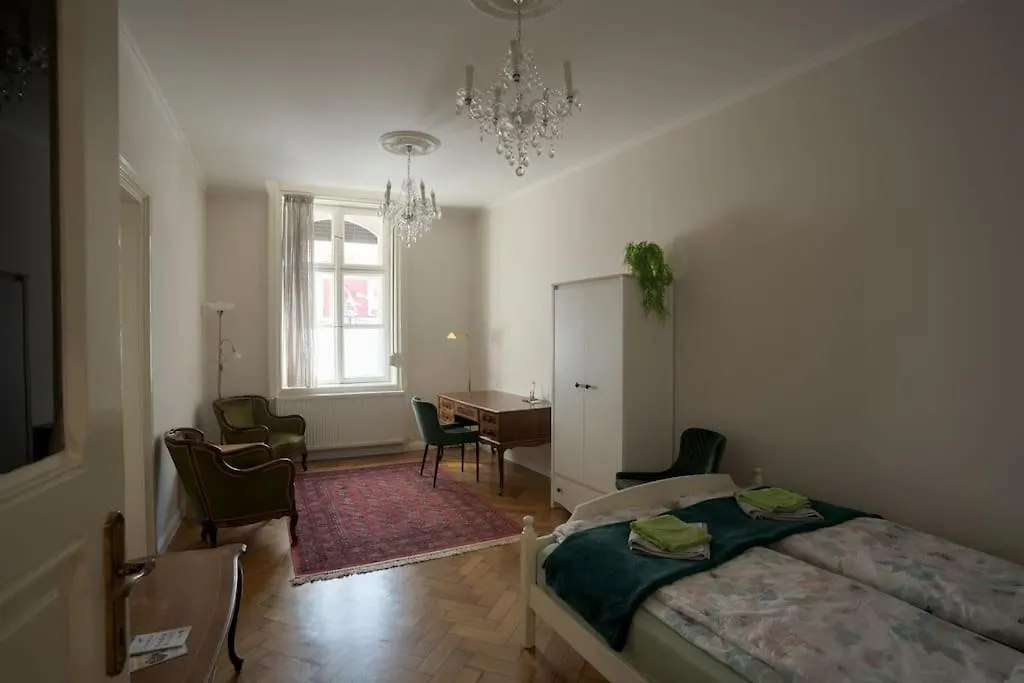 Green Kalvin Budapest Apartment