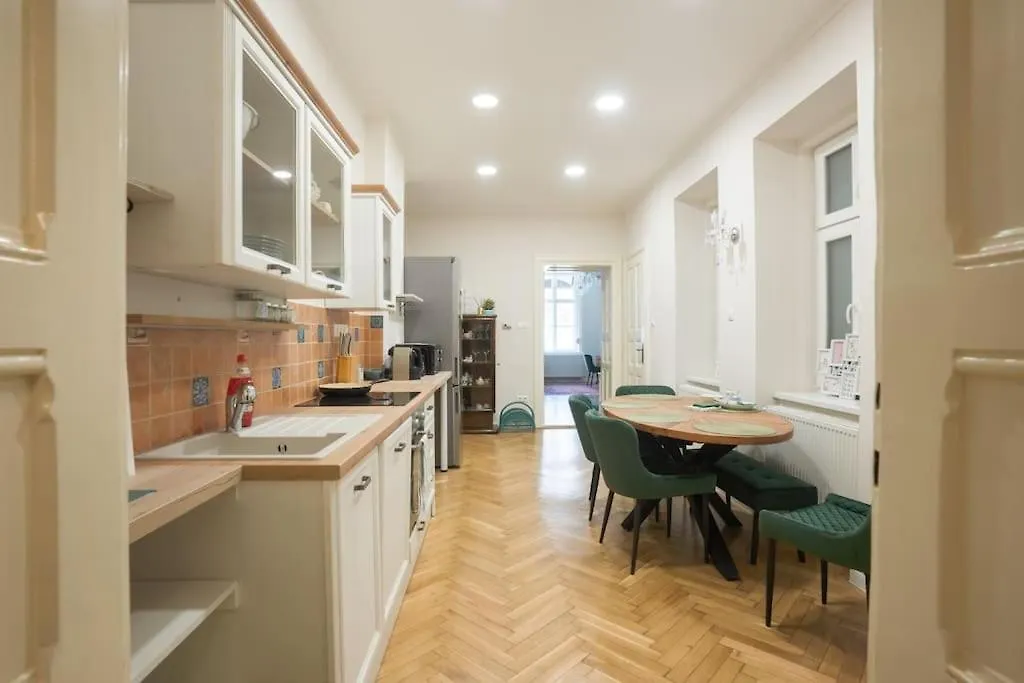 Green Kalvin Budapest