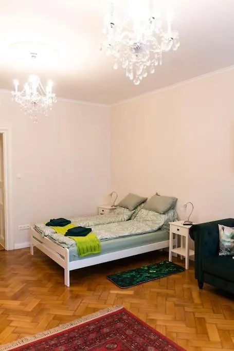 Green Kalvin Budapest Apartment