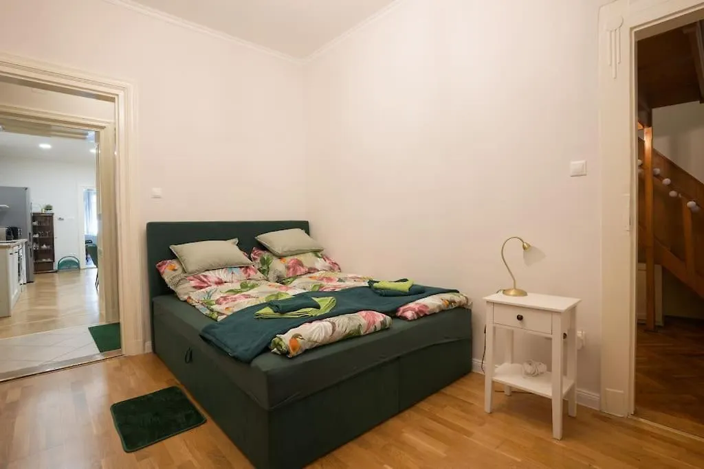 Green Kalvin Budapest Apartment