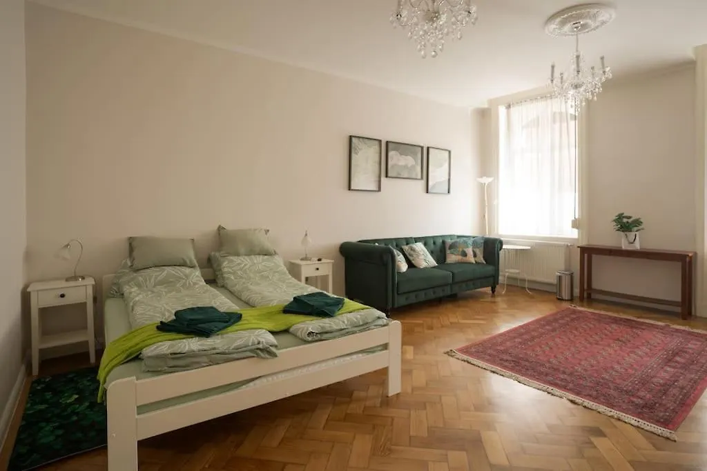 Green Kalvin Budapest Apartment